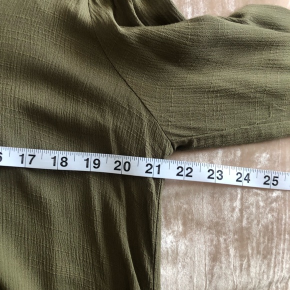 NWT All in Favor Olive Green Long Sleeve V-neck Blouse - medium - Picture 9 of 9